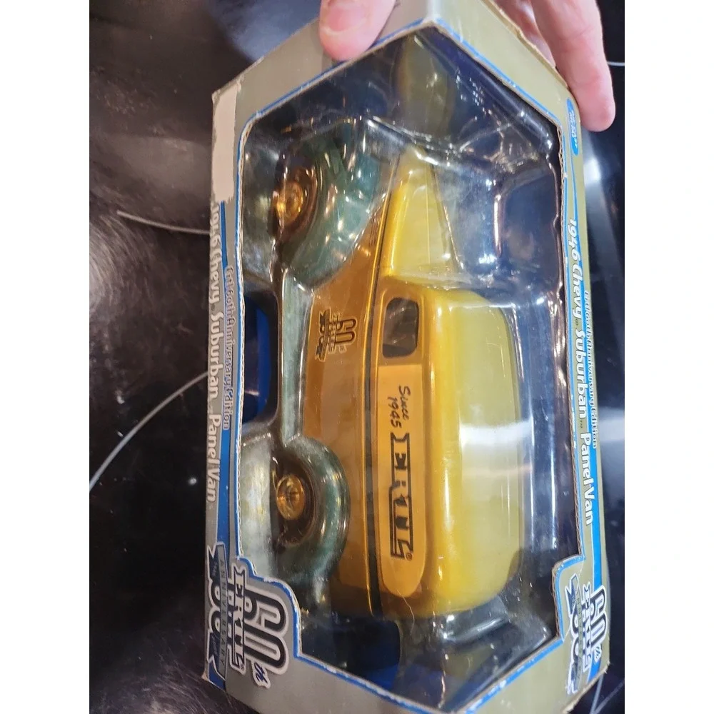Vintage~ERTL~60th Anniversary~1946 Chevy Surburban Panel Van~1:25 Die Cast~NIB
